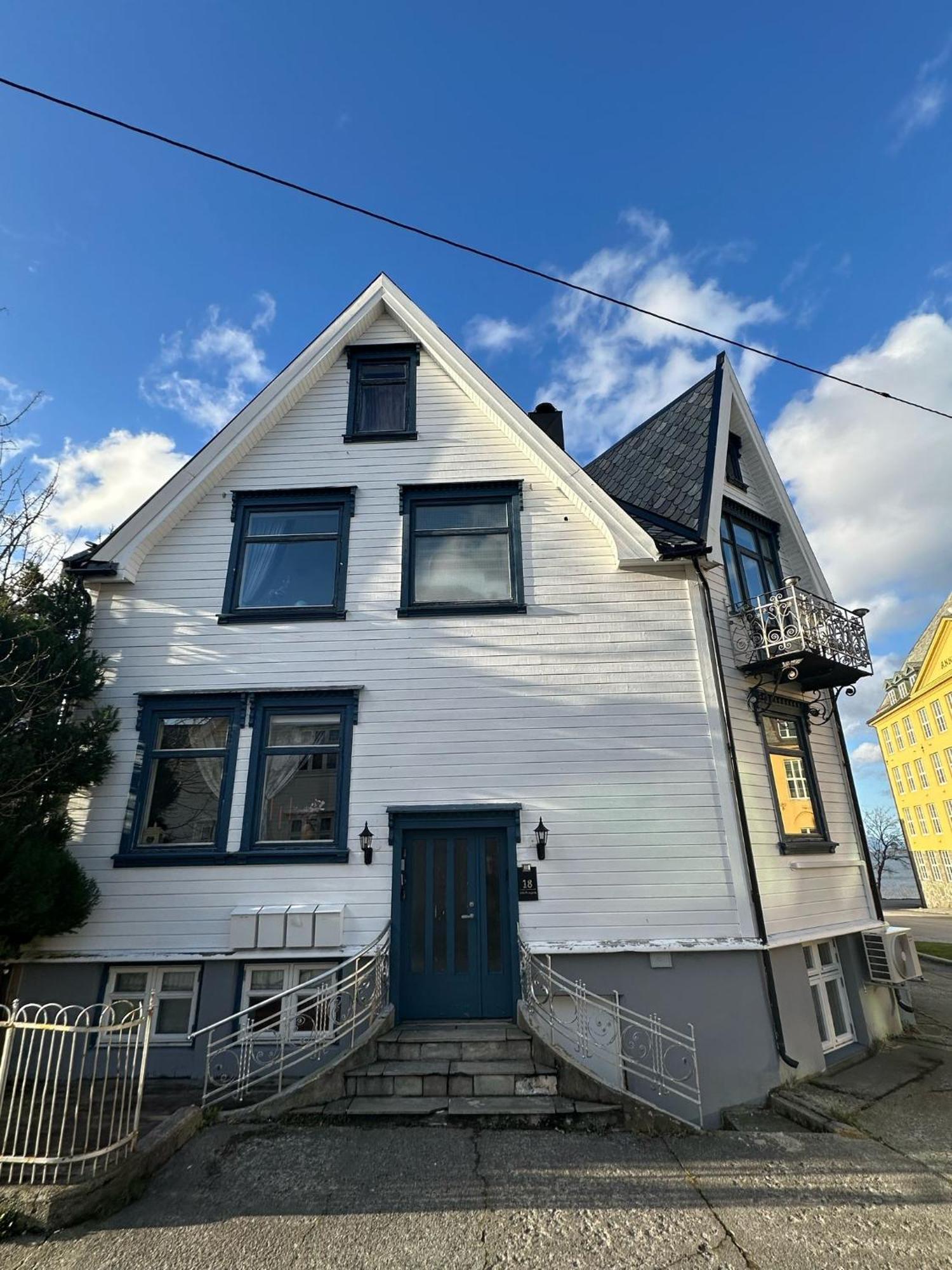 Downtown Historical House With Renovated Apartments 올레순 외부 사진